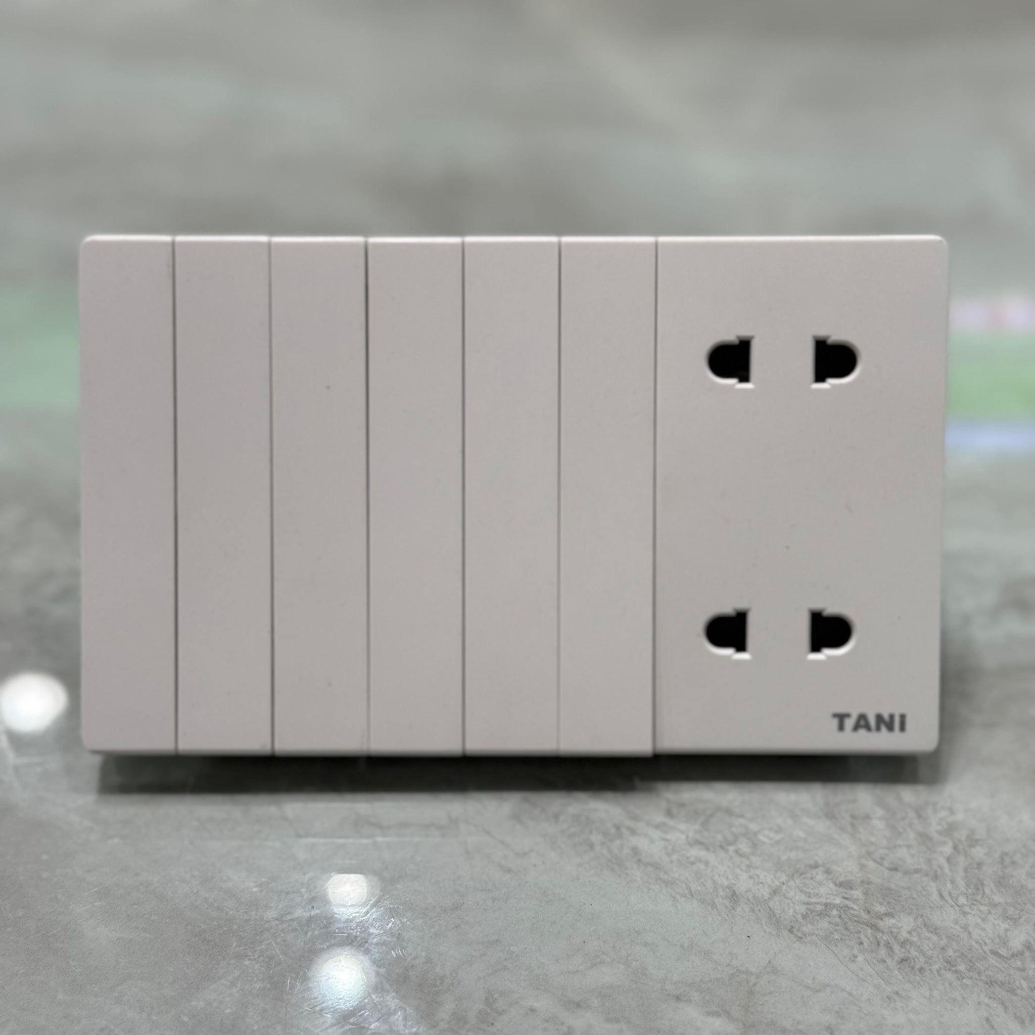 TANI Matte White Minimalist 6-Gang Modular Switch Panel with Dual Universal Sockets – Qintar Electric